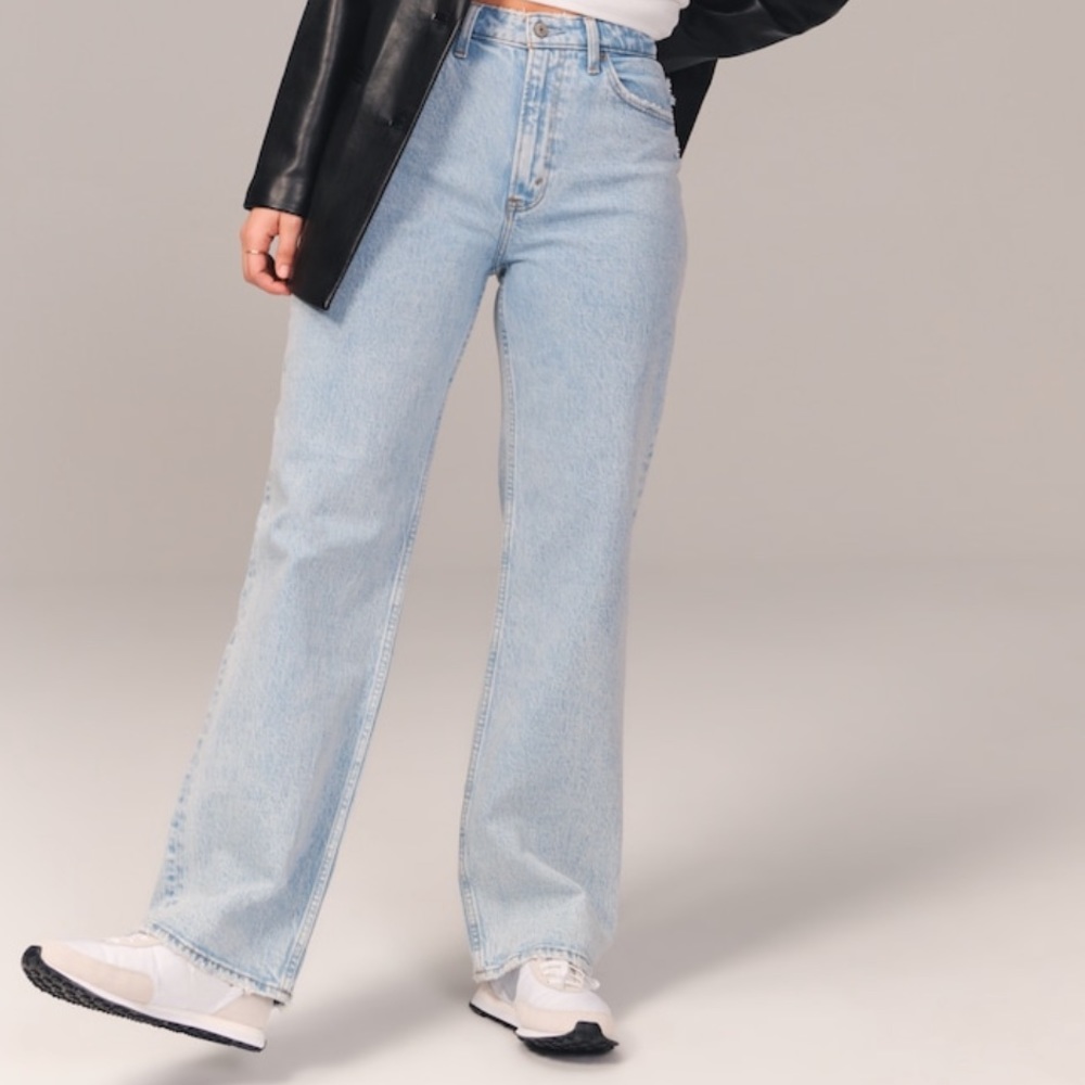 Size 33 A&F The 90s Relaxed Jeans High Rise Curve Love